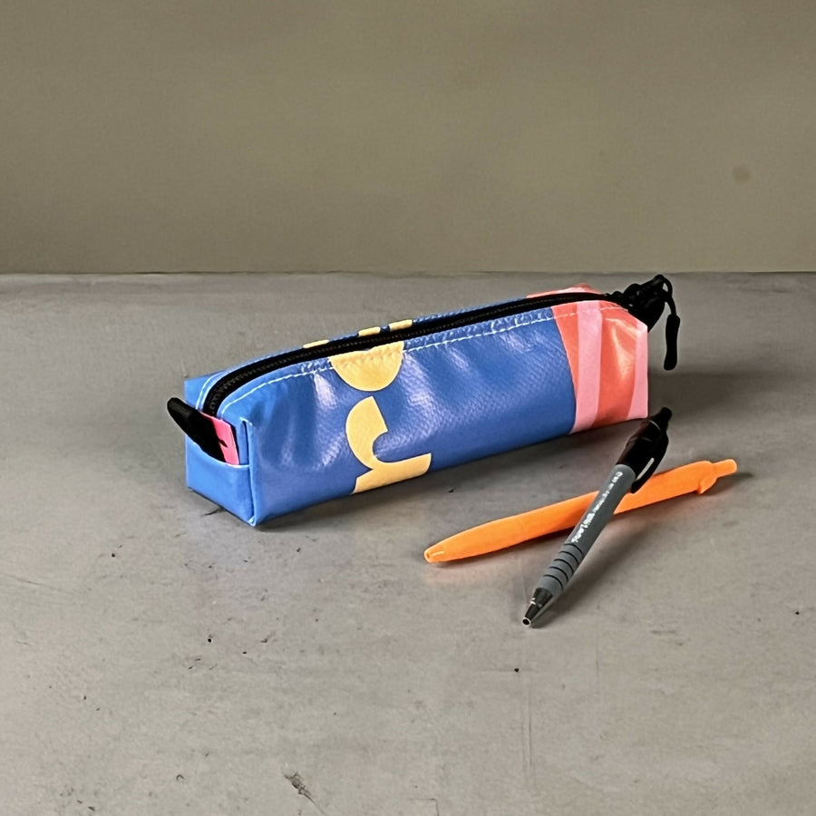 Etui | Gemaakt van een oude festivalbanner — beeld 2