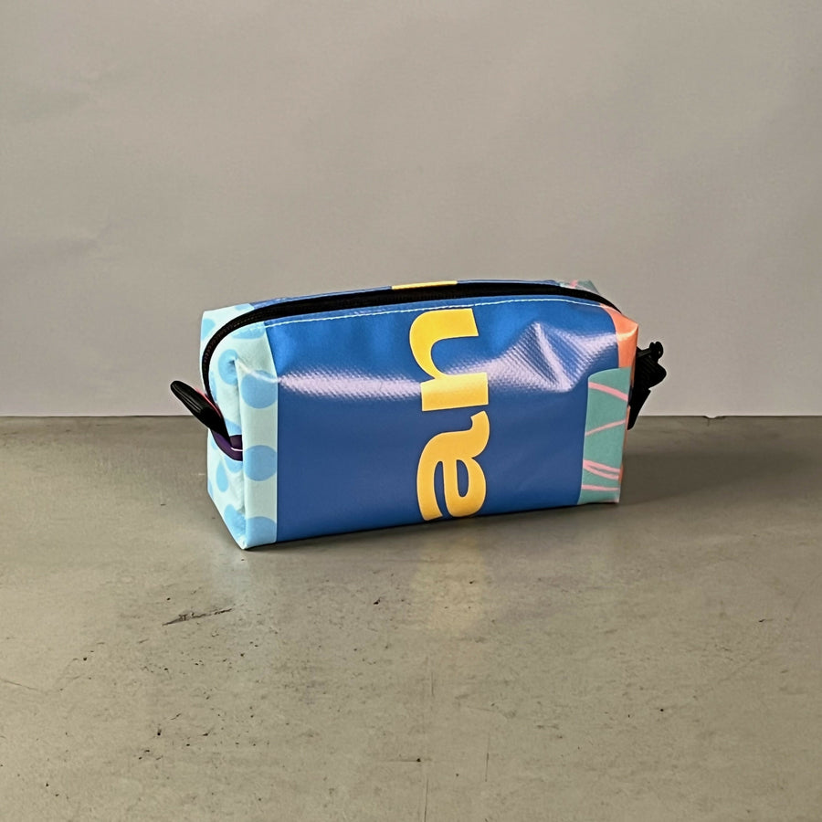 Etui | Gemaakt van een oude festivalbanner — beeld 2