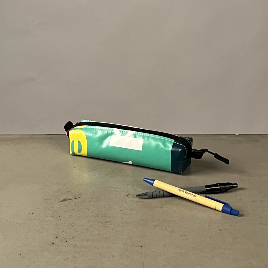Etui | Gemaakt van een oude festivalbanner — beeld 2